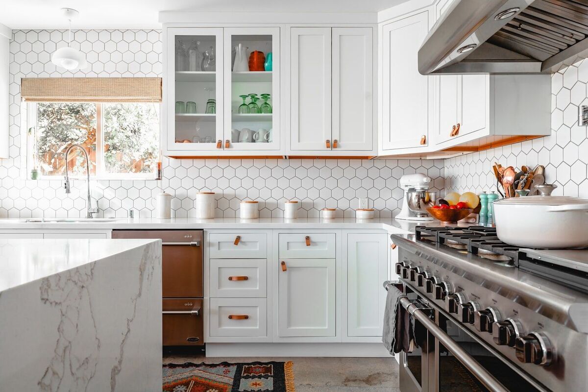 A clean, ready-to-use kitchen does more for a campaign than a late cosmetic renovation that leaves unfinished edges.